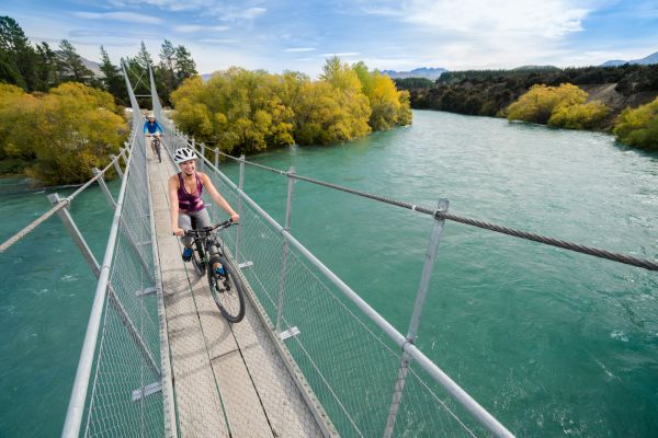 Lake Hawea to Lake Wanaka Incl. Shuttle with e-bike Upgrade Option