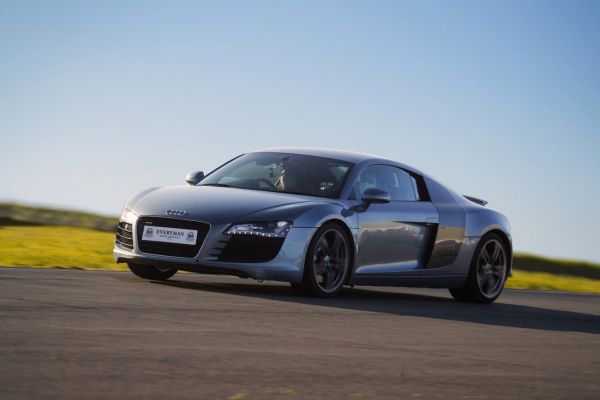 Audi R8 V8