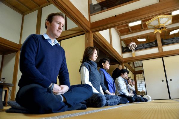 Savor Oysters at our All-You-Can-Eat Buffet Overlooking Miyajima!