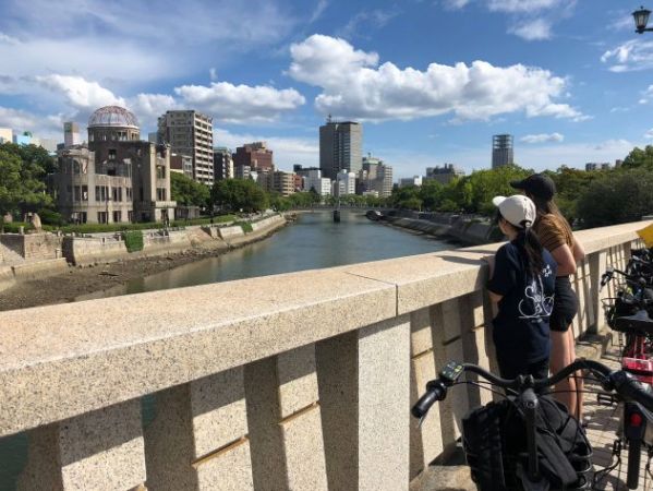 Hiroshima Peace Cycling Tour with Local Guide (2h Course)